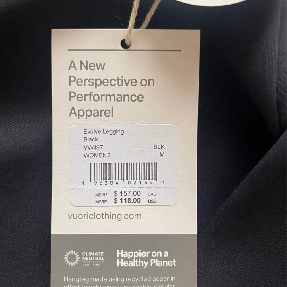 Vuori Black Suit Elegant Tailored Fit